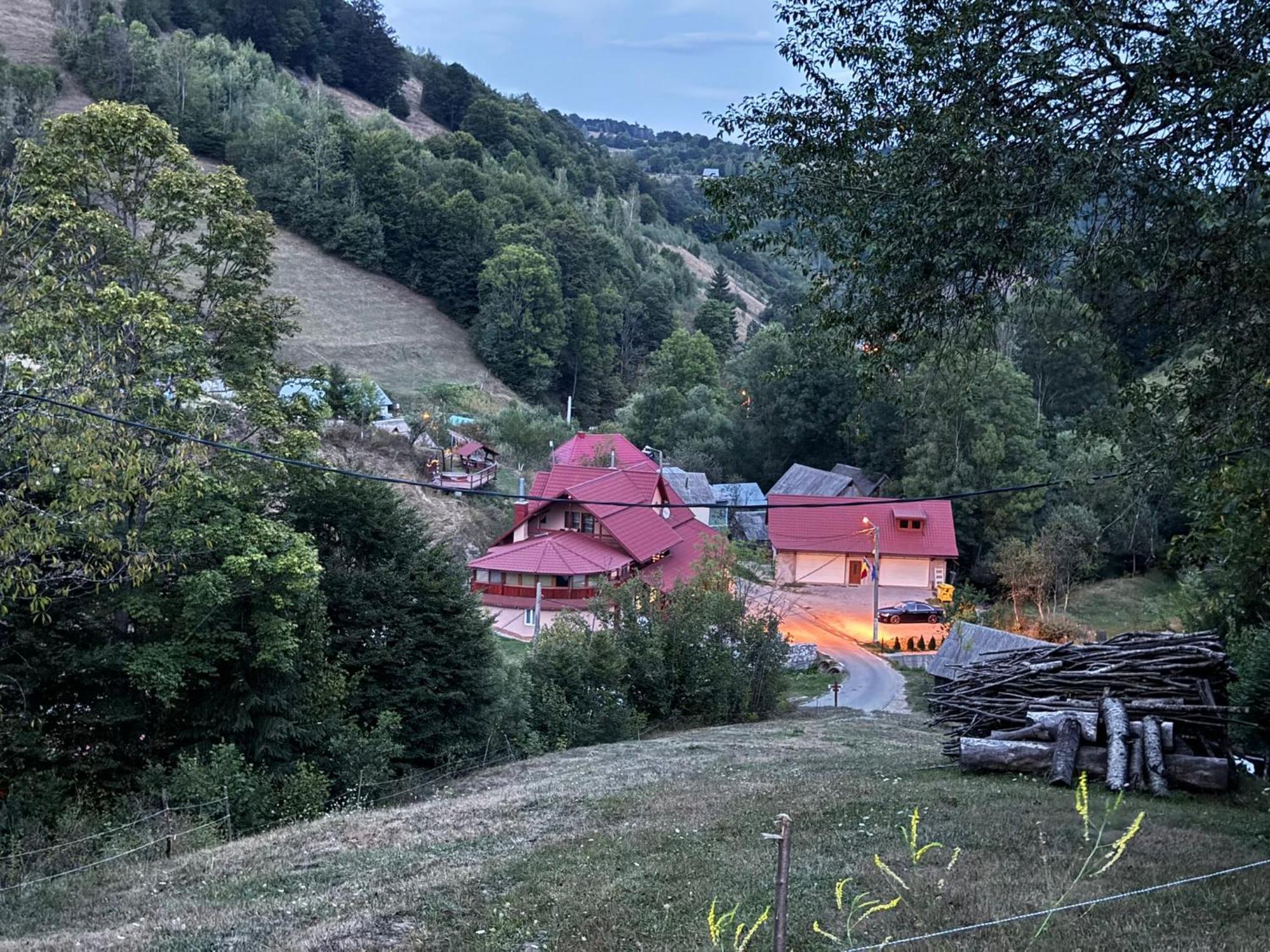 Cabana Daianna si Jessica Poiana Vadului Esterno foto